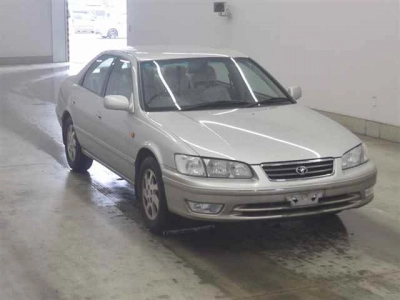 TOYOTA CAMRY GRACIA SEDAN
