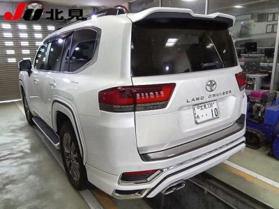 TOYOTA LAND CRUISER
