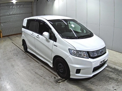 HONDA FREED SPIKE HYBRID