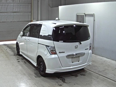 HONDA FREED SPIKE HYBRID