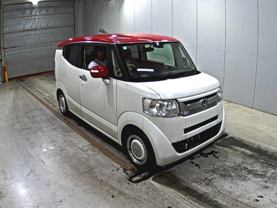 HONDA N-BOX SLASH
