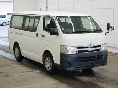 TOYOTA HIACE