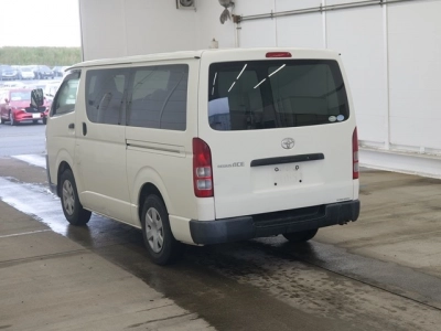 TOYOTA REGIUS ACE