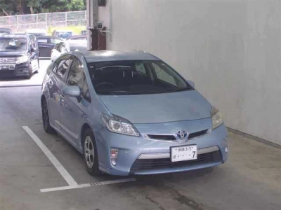 TOYOTA PRIUS PHV