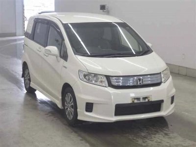 HONDA FREED SPIKE HYBRID