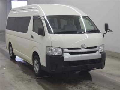 TOYOTA HIACE COMMUTER