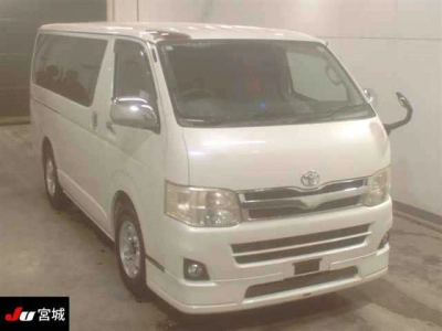 TOYOTA HIACE VAN