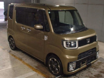 DAIHATSU WAKE