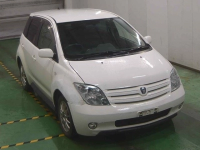 TOYOTA IST