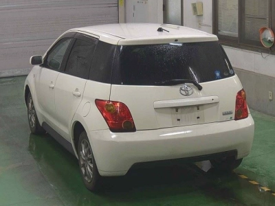 TOYOTA IST