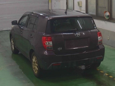 TOYOTA IST