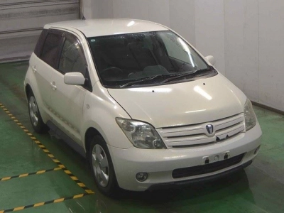 TOYOTA IST