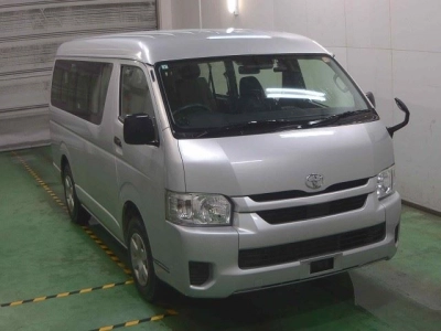 TOYOTA HIACE WAGON