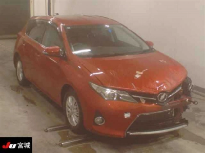 TOYOTA AURIS