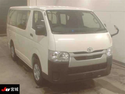 TOYOTA HIACE VAN