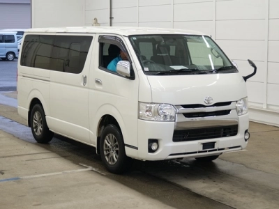 TOYOTA HIACE