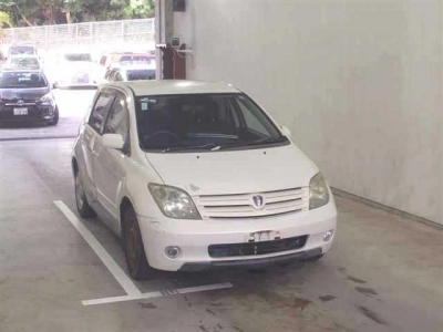 TOYOTA IST