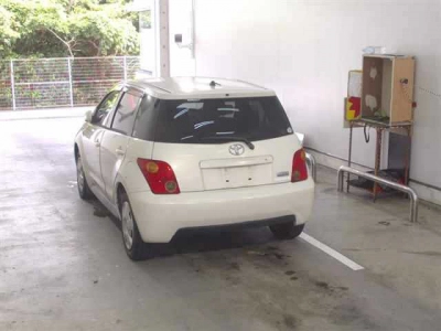 TOYOTA IST