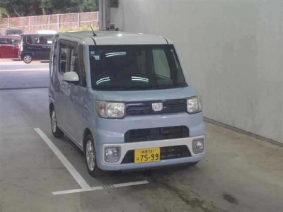 DAIHATSU WAKE