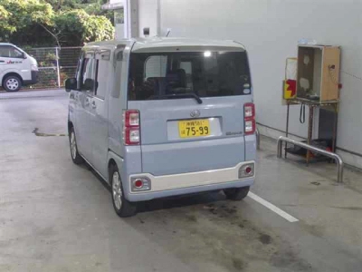 DAIHATSU WAKE