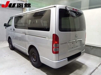TOYOTA REGIUS VAN