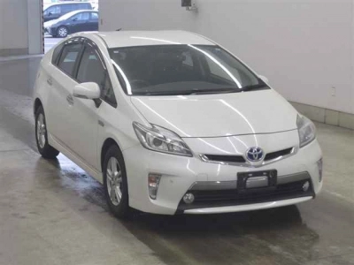 TOYOTA PRIUS PHV