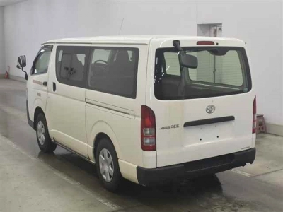 TOYOTA REGIUS VAN