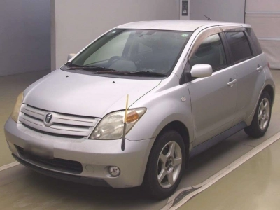 TOYOTA IST