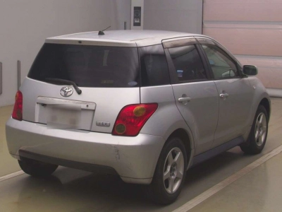 TOYOTA IST