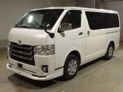 TOYOTA REGIUS VAN