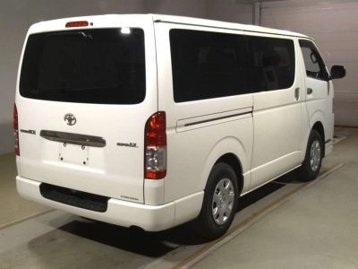 TOYOTA REGIUS VAN