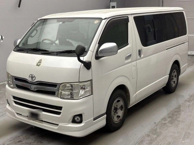 TOYOTA HIACE VAN