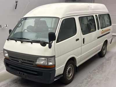 TOYOTA HIACE COMMUTER