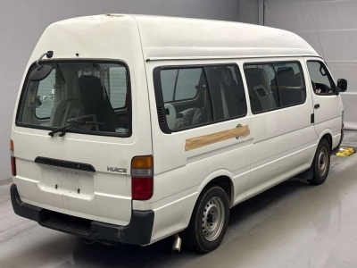 TOYOTA HIACE COMMUTER