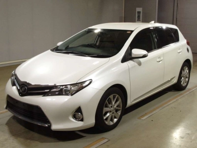 TOYOTA AURIS