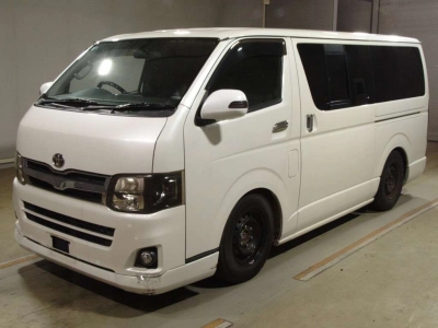 TOYOTA HIACE VAN