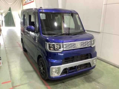DAIHATSU WAKE