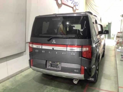 MITSUBISHI DELICA D:5