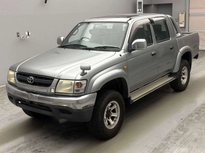 TOYOTA HILUX SPORTS PICK UP