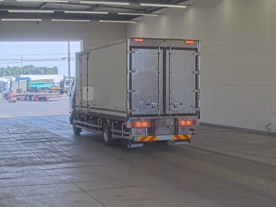 MITSUBISHI FUSO FIGHTER