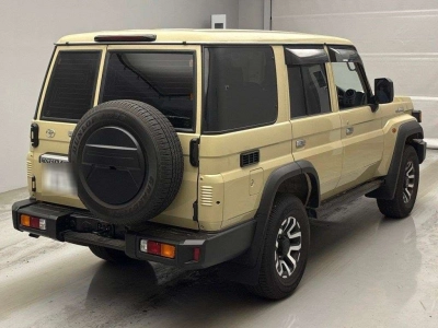 TOYOTA LAND CRUISER 70