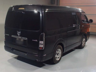 TOYOTA REGIUS VAN
