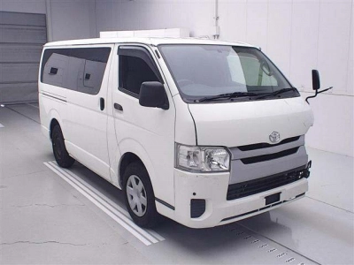 TOYOTA REGIUS ACE