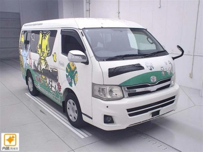 TOYOTA HIACE