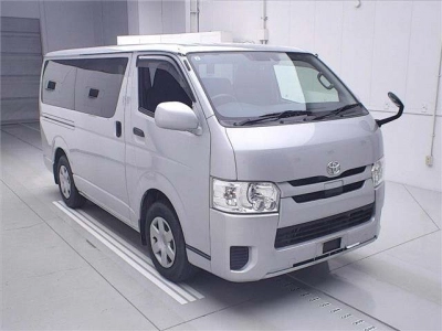 TOYOTA REGIUS ACE