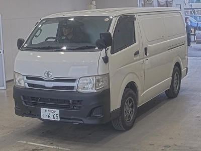 TOYOTA HIACE