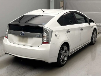 TOYOTA PRIUS PHV