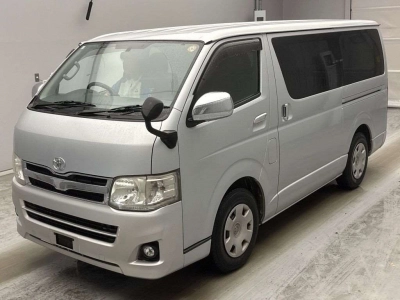 TOYOTA REGIUS VAN