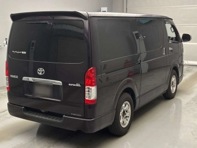 TOYOTA HIACE VAN