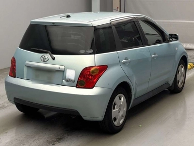 TOYOTA IST